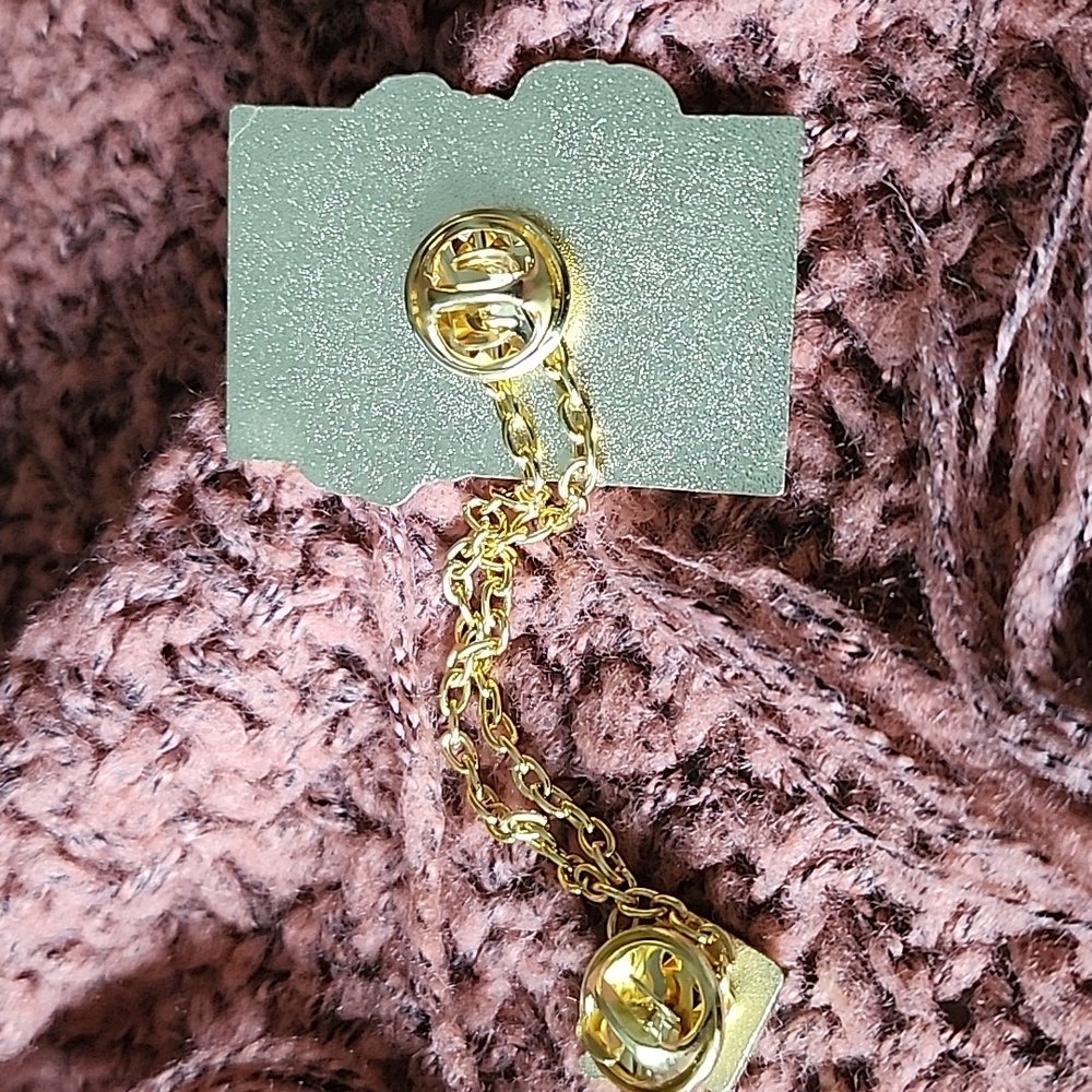 Whale pin - Picture 2 of 3